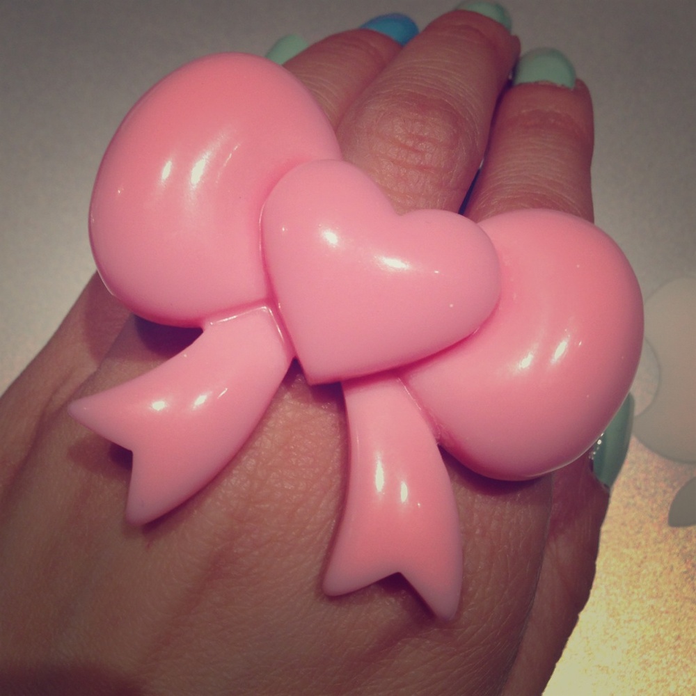 🎀Big Baby pink resin bow heart ring gold filigree